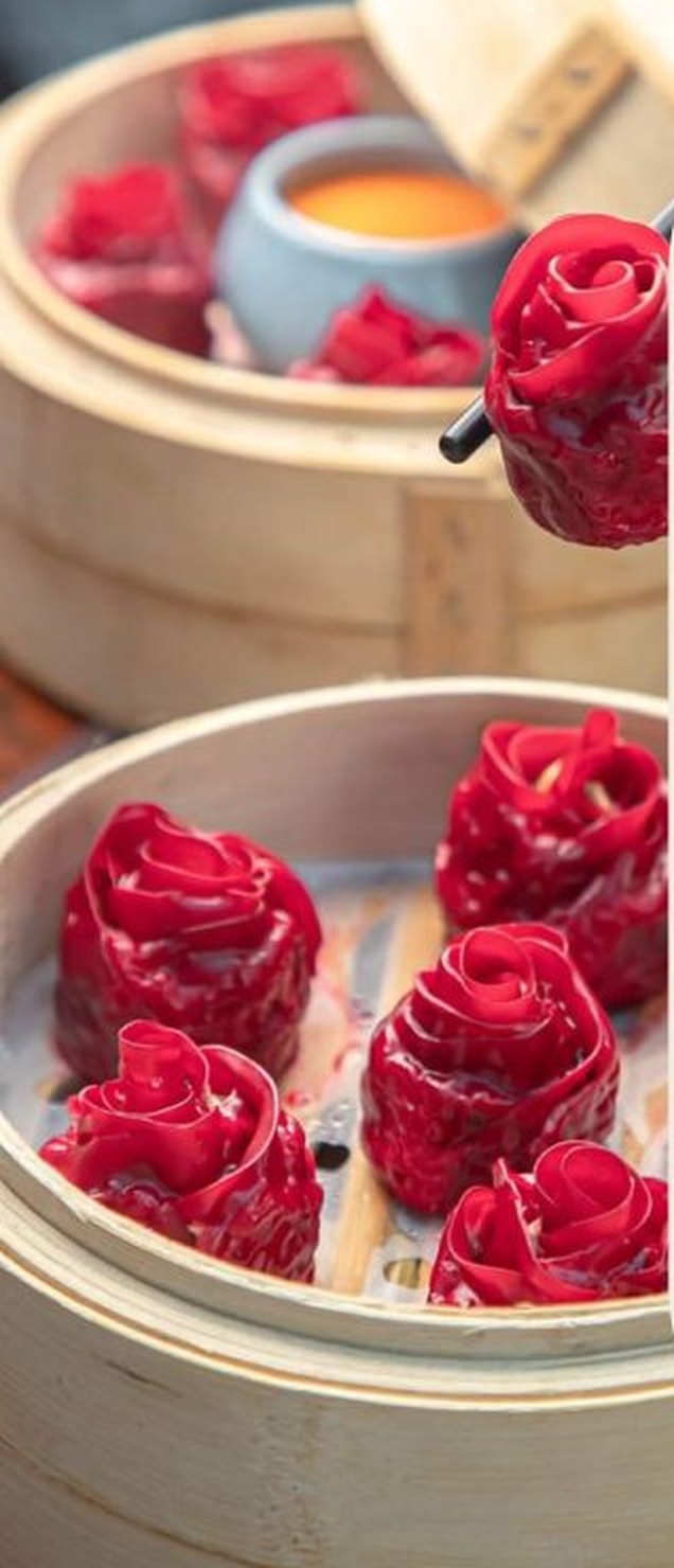 Hand-folded dimsums in a bamboo steamer